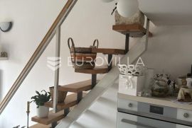 Pula, Kaštanjer, lijep dvosoban stan  NKP 51 m2 s krovnom terasom, Pula, Apartamento