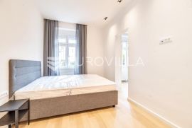 Zagreb, Donji grad, izuzetan adaptiran dvosoban stan, PRVI NAJAM, NKP 56 m2, Zagreb, Appartment