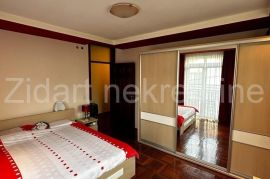 Konforan petosoban porodicni stan u Zemunu, Zemun, Appartement