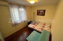 Konforan petosoban porodicni stan u Zemunu, Zemun, Appartment