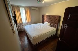 Konforan petosoban porodicni stan u Zemunu, Zemun, Appartement