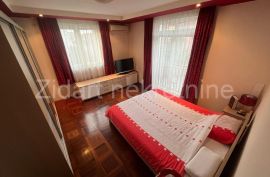 Konforan petosoban porodicni stan u Zemunu, Zemun, Appartement