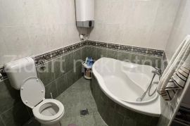 Konforan petosoban porodicni stan u Zemunu, Zemun, Apartamento