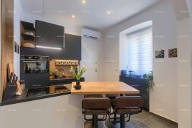 Stan Prodaje se kvalitetan stan, moderno uređen u samom centru Pule, Pula, Apartamento