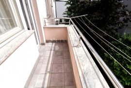 Rijetkost u ponudi-Stan 80 m2 s terasom i 2 balkona-SREBRNJAK!!!, Maksimir, Appartamento