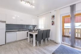 APARTMAN UZ MORE S PREDIVNIM POGLEDOM RIBARICA, Karlobag, Daire