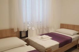 APARTMAN UZ MORE S PRIVATNIM BAZENOM RIBARICA, Karlobag, Stan