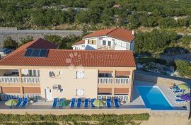 APARTMAN UZ MORE S PRIVATNIM BAZENOM RIBARICA, Karlobag, Διαμέρισμα