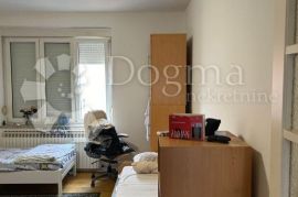 Stan u centru grada 80m2- s parkingom u dvorištu!!, Donji Grad, Flat