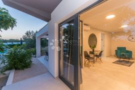 Vila s bazenom i velikim maslinikom, Crno - Zadar!, Zadar, Haus