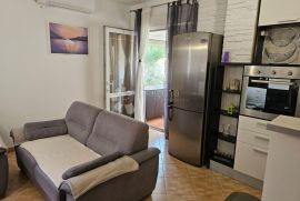 VODICE, lijepo namješten stan 45 m2, Vodice, Wohnung