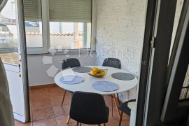 VODICE, lijepo namješten stan 45 m2, Vodice, Appartement