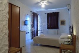 ROVINJ – mini hotel s restoranom na prostranoj parceli samo 1 km od plaže, Rovinj, Haus