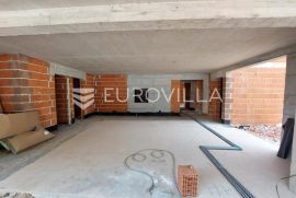 Istra, Pula, 2SS + DB, terasa, natkriveni parking, ostava, Pula, Appartement