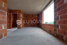 Istra, Pula, 2SS + DB, terasa, natkriveni parking, ostava, M3, Pula, Apartamento