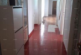 Stan Prodaja prostranog stana za renovaciju, Pula!, Pula, Appartamento