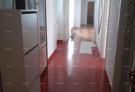 Stan Prodaja prostranog stana za renovaciju, Pula!, Pula, Apartamento