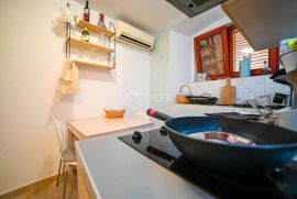 OTOK CRES,GRAD CRES - Renoviran stan u prizemlju, Cres, Appartement