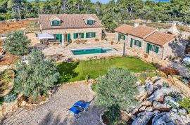 DALMACIJA, HVAR Jedinstvena kamena villa na prostranom imanju, Hvar, House