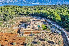 DALMACIJA, HVAR Jedinstvena kamena villa na prostranom imanju, Hvar, Casa