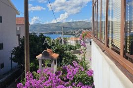 Čiovo, Okrug Gornji - šarmantana kuća sa djelomičnim pogledom na more, Trogir, Maison