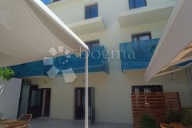 Atraktivna ponuda - Hotel s restoranom, prvi red do mora, Trogir, Дом