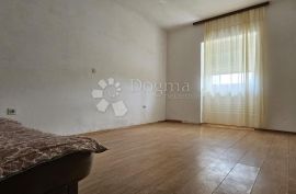 Komforna Mala Kuća od 110m², Pula, House