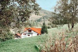 Vrbovsko, nedovršena kuća sa okućnicom, Vrbovsko, House