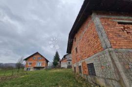 Vrbovsko, nedovršena kuća sa okućnicom, Vrbovsko, Casa