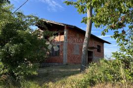 Vrbovsko, nedovršena kuća sa okućnicom, Vrbovsko, House