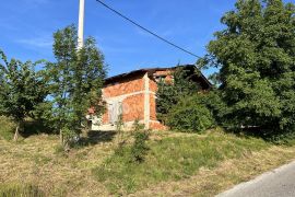 Vrbovsko, nedovršena kuća sa okućnicom, Vrbovsko, Maison