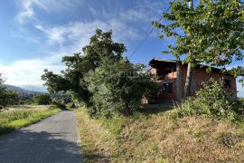 Vrbovsko, nedovršena kuća sa okućnicom, Vrbovsko, House