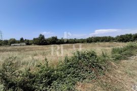 Vodnjan,Divšići građevinsko zemljište 593m2  sa projektom !, Marčana, Land