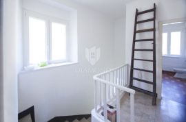 Labin, šira okolica, odličan stan s garažom, Labin, Appartement