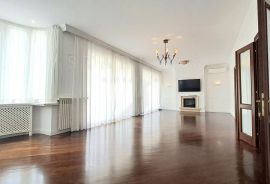 STAN S VRTOM, NAJAM, ZAGREB, TUŠKANAC, 240 m2, 6-soban, Gornji Grad - Medveščak, Appartement