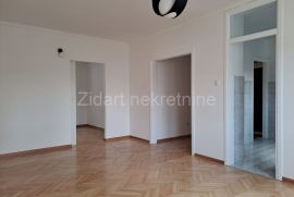 Odličan troiposoban stan, renoviran, Vračar, Apartamento