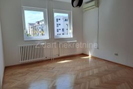 Odličan troiposoban stan, renoviran, Vračar, Appartement