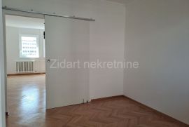 Odličan troiposoban stan, renoviran, Vračar, Appartment