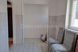 Odličan troiposoban stan, renoviran, Vračar, Appartment