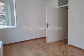 Odličan troiposoban stan, renoviran, Vračar, Appartement