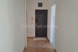 Odličan troiposoban stan, renoviran, Vračar, Appartment