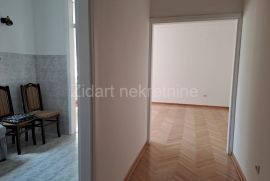 Odličan troiposoban stan, renoviran, Vračar, Apartamento