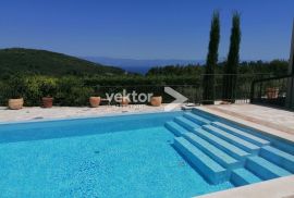 Brseč, mediteranska vila s bazenom i prostranom okućnicom, Mošćenička Draga, House