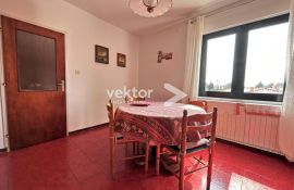 Umag, okolica, stambeno poslovni objekt za investiciju, Umag, House