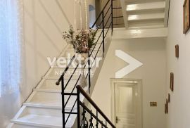 Pećine, otmjena stara vila s lijepim pogledom, Rijeka, House