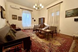 Pećine, otmjena stara vila s lijepim pogledom, Rijeka, House