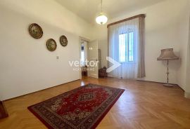 Pećine, otmjena stara vila s lijepim pogledom, Rijeka, House