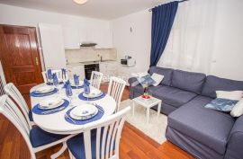 Crikvenica, kuća sa pet uređenih apartmana, Crikvenica, Casa