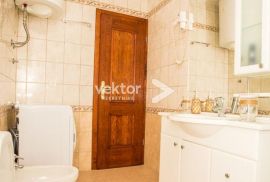 Crikvenica, kuća sa pet uređenih apartmana, Crikvenica, House