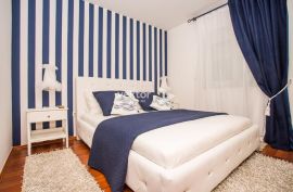 Crikvenica, kuća sa pet uređenih apartmana, Crikvenica, بيت